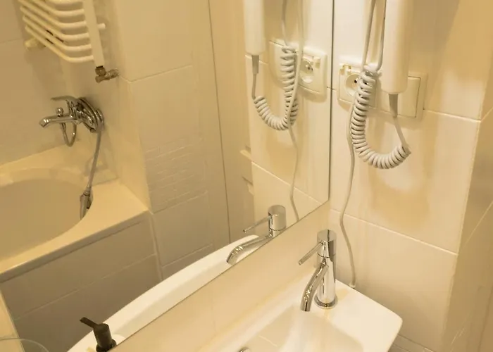 Na Monte Cassino 19 *