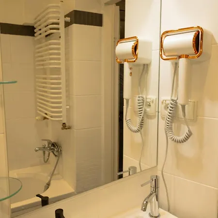 Na Monte Cassino 19 *